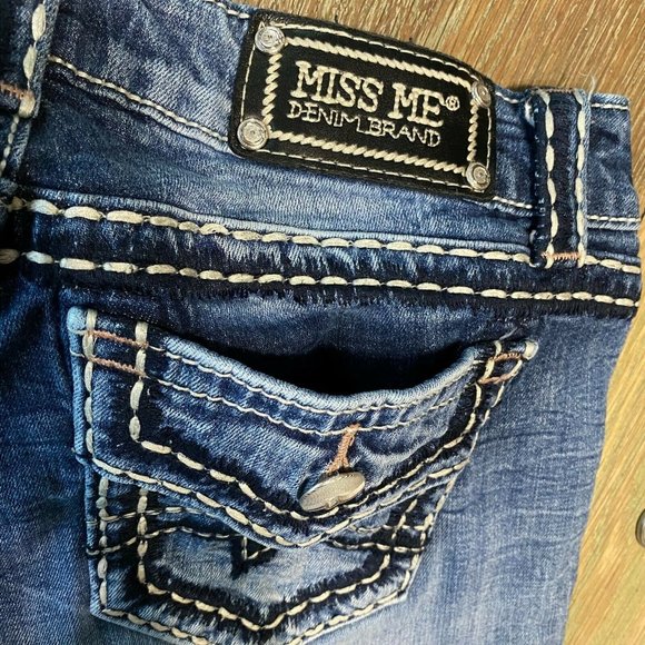 Miss Me 27 Easy Bermuda Denim Shorts Actual W 29.5 x I 9 3/4 - Picture 9 of 10